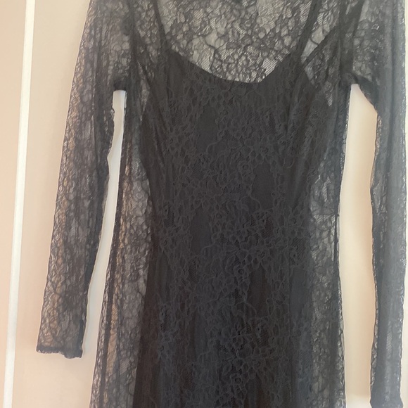 Black lace midi dress with slip and lace overlay - Picture 4 of 7